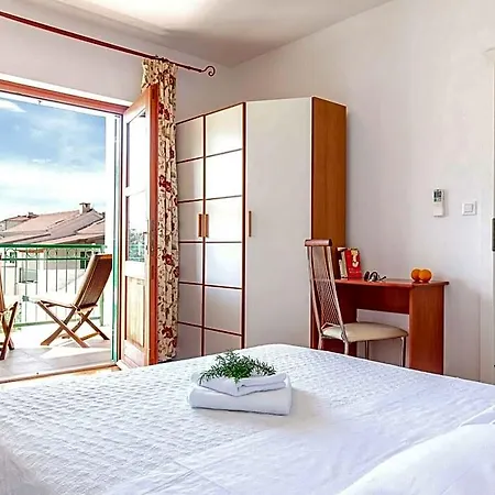 Charming With Spacious And Private Swimming Pool In The Lavender Island Of Hvar 3*