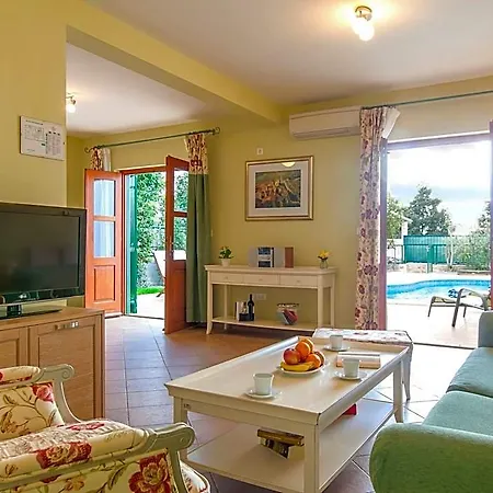 Hotel Charming With Spacious And Private Swimming Pool In The Lavender Island Of Hvar
